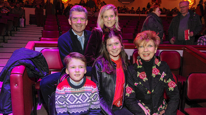 Carolin Reiber mit Familie, Dr. Marcus Maier, Cathrin Maier und Kinder Laurentius und Magdalena.