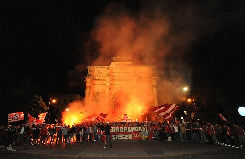 Bayern-Fans ziehen durch die Münchner Innenstadt. Die Bilder von der Jubel-Feier.