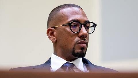 Der Fußball-Profi Jerome Boateng kommt in den Gerichtssaal des Landgericht München I.