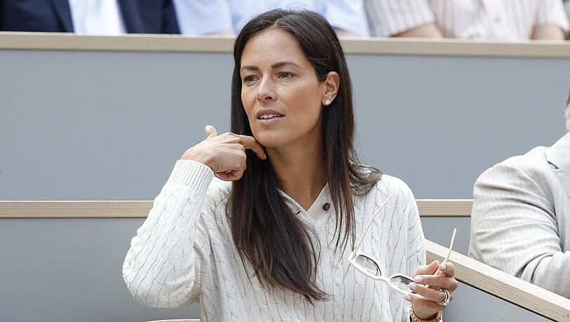 Ana Ivanovic schwelgt im Gespr&auml;ch mit einem Kollegen in Erinnerungen.