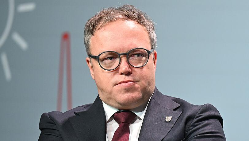 Wurden mehrere Reden und Gastbeiträge von Thüringens Ministerpräsident Mario Voigt (CDU) mit Hilfe von Künstlicher Intelligenz (KI) erstellt? (Archivbild) Wurden mehrere Reden und Gastbeiträge von Thüringens Ministerpräsident Mario Voigt (CDU) mit Hilfe von Künstlicher Intelligenz (KI) erstellt? (Archivbild)
