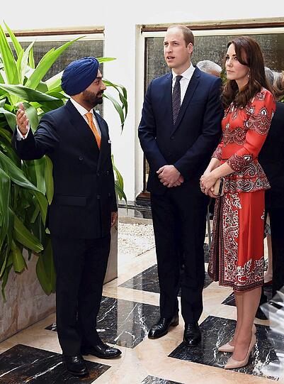 Prinz William und seine Frau Kate haben am ersten Tag ihrer Indien-Reise das berühmte Taj Mahal Palace Hotel besucht.