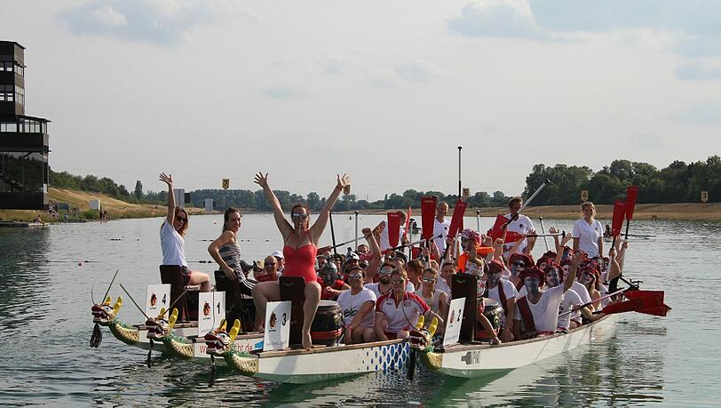 So läuft’s beim Drachenboot-Cup: Erst paddeln, dann feiern. So läuft’s beim Drachenboot-Cup: Erst paddeln, dann feiern.