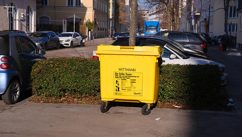 Bis Ende 2026 läuft in einigen Münchner Stadtteilen ein Pilotversuch mit der Gelben Tonne bzw. dem Gelben Sack. Bis Ende 2026 läuft in einigen Münchner Stadtteilen ein Pilotversuch mit der Gelben Tonne bzw. dem Gelben Sack.