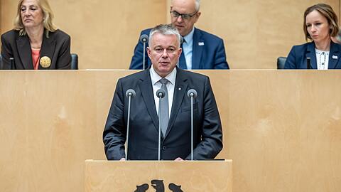 Ministerpr&auml;sident Schnieder warnte vor einer Gef&auml;hrdung von Versorgungsstrukturen.