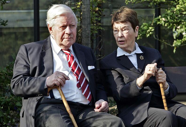 Altbundeskanzler Helmut Schmidt und seine Frau Loki