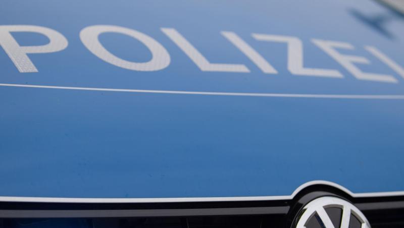 Ein Blaulicht leuchtet an einer Polizeistreife. Foto: Lino Mirgeler/dpa/Archivbild Ein Blaulicht leuchtet an einer Polizeistreife. Foto: Lino Mirgeler/dpa/Archivbild