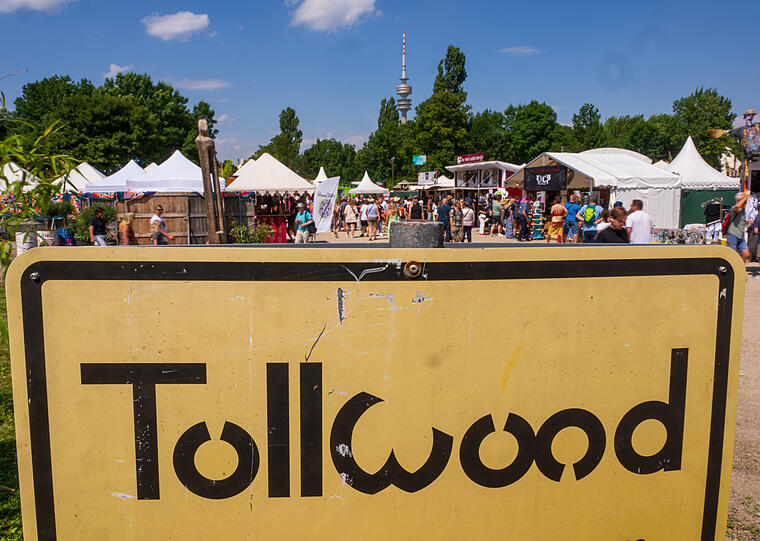 Der Eingang zum Tollwood-Festival. Klicken Sie durch die Bilder vom ersten Tag.