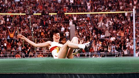 Ein Sprung für die Ewigkeit und in die Herzen der deutschen Sportfans: Die damals erst 16-jährige Ulrike Meyfarth in München.