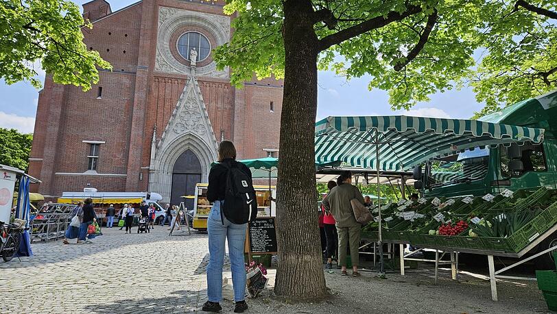 Dorffeeling gibt‘s beim Wochenmarkt am Mariahilfplatz.