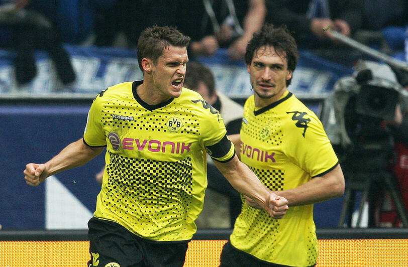Borussia Dortmund marschiert mit Riesenschritten Richtung Titelverteidigung - auch im Derby "auf Schalke" gaben sich die Borrussen keine Blöße.