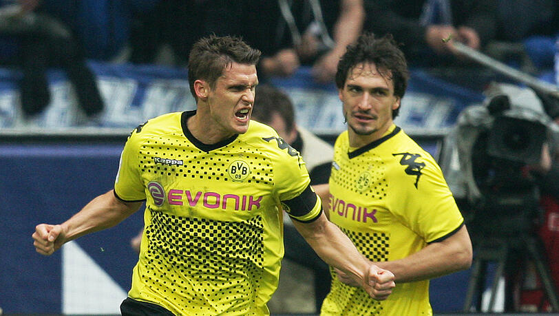 Borussia Dortmund marschiert mit Riesenschritten Richtung Titelverteidigung - auch im Derby "auf Schalke" gaben sich die Borrussen keine Blöße. Borussia Dortmund marschiert mit Riesenschritten Richtung Titelverteidigung - auch im Derby "auf Schalke" gaben sich die Borrussen keine Blöße.