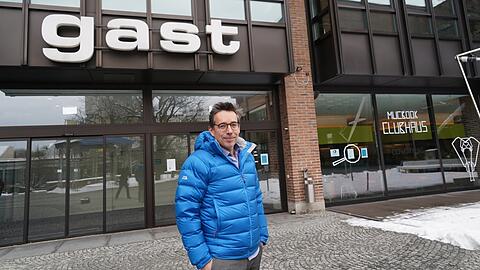 Marco Eisenack von Mucbook nutzt den Gasteig bis zur Sanierung und schafft bezahlbare Arbeitsmöglichkeiten speziell für Münchner Kreative.