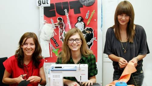 Das sind die Blattmacherinnen von "Cut - Leute machen Kleider": Lucie Schmid, Anja Kellner und Marta Olesniewicz (v. li.).