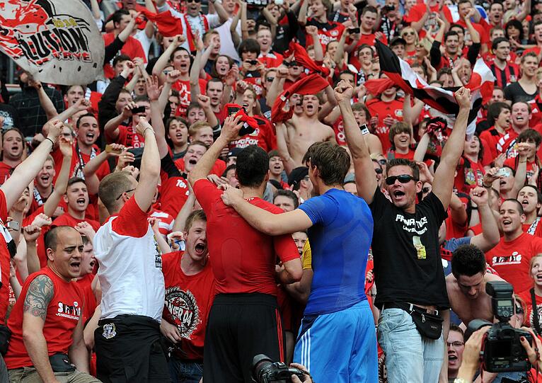 Abschied von den Leverkusen-Fans: Michael Ballack und René Adler.