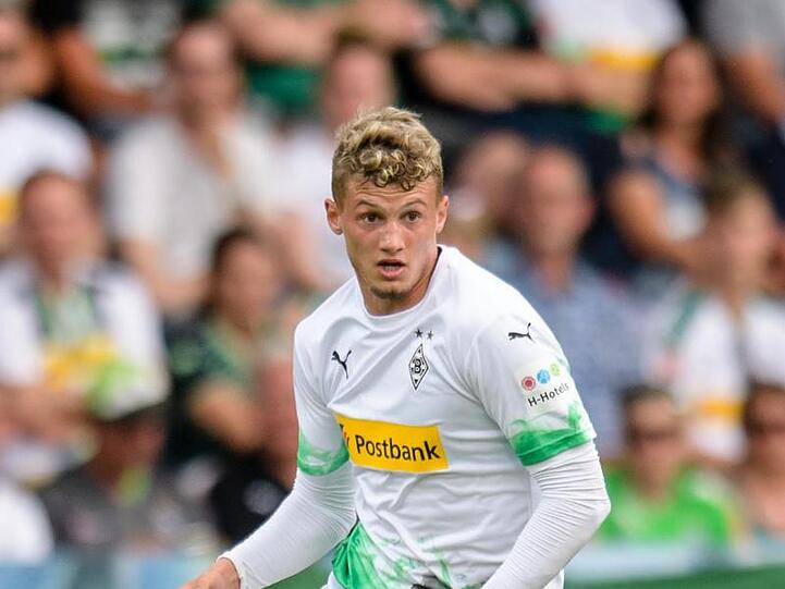 Michaël Cuisance spielt den Ball. Foto: Matthias Balk/Archivbild