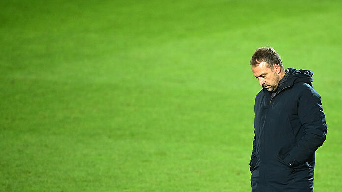 Fünf Titel - und trotzdem nicht Welttrainer: Hansi Flick landete bei der FIFA-Wahl hinter Jürgen Klopp.