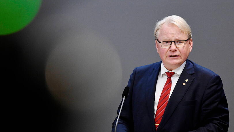 Der schwedische Politiker Peter Hultqvist (Sozialdemokratische Partei) während einer Pressekonferenz am Rande der Sitzung des Verteidigungsauschusses.