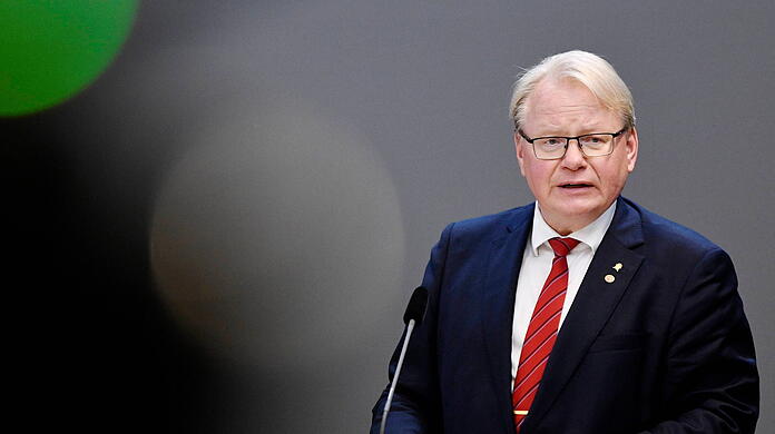 Der schwedische Politiker Peter Hultqvist (Sozialdemokratische Partei) während einer Pressekonferenz am Rande der Sitzung des Verteidigungsauschusses.
