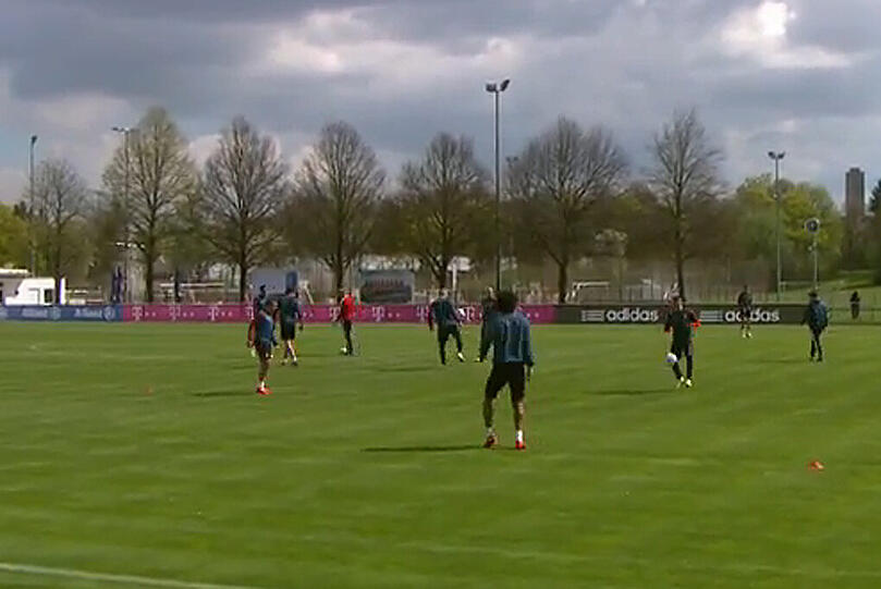 Trainingseinheit vor dem Spiel gegen Manchester United: Der FC Bayern "schwitzt an".