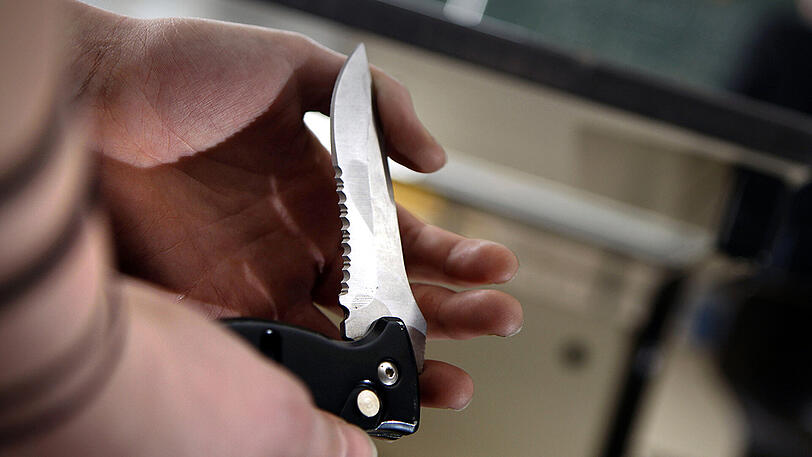 In Haidhausen wurde eine 19-Jährige mit einem Messer bedroht und überfallen.In Haidhausen wurde eine 19-Jährige mit einem Messer bedroht und überfallen.