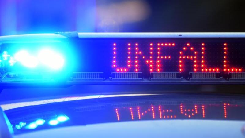 Die Polizei vermutet, dass Alkohol die Unfallursache war. (Symbolbild)