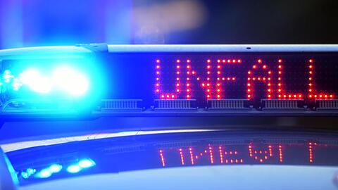 Die Polizei vermutet, dass Alkohol die Unfallursache war. (Symbolbild)