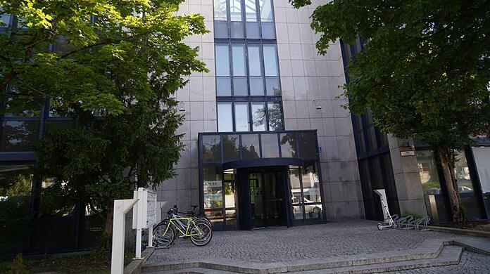 In diesem Bürohaus in Trudering ist die Realschule.
