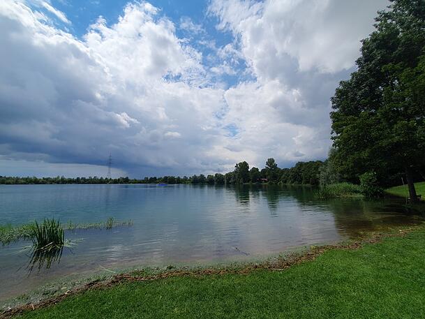 Der Echinger See entstand in den 60er Jahren durch Kiesentnahme. Der Echinger See entstand in den 60er Jahren durch Kiesentnahme.