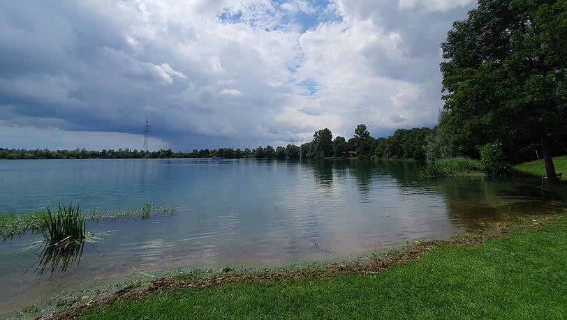 Der Echinger See entstand in den 60er Jahren durch Kiesentnahme. Der Echinger See entstand in den 60er Jahren durch Kiesentnahme.