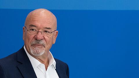 Der Präsident der vbw, Wolfram Hatz, stellt sich klar hinter eine Wehrpflicht.