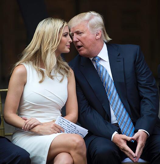Haben ein inniges Verhältnis: Donald Trump herzte seine Tochter nach Wahlkampfreden.
