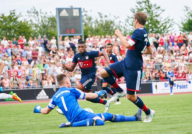 Schützenfest und Fanbetreuung: Die Bayern begeistern in Erlangen. Die Bilder vom Testspiel.