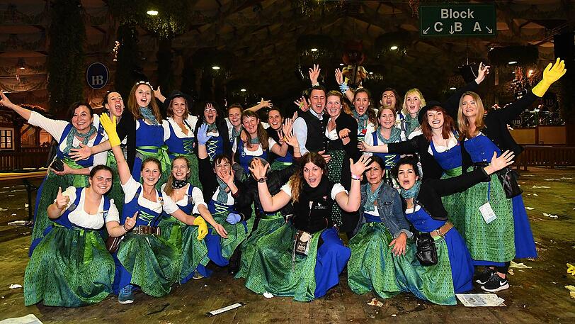 Das Oktoberfest ist vorbei - mit dem traditionellen Kehraus endete die Wiesn. Die Bilder aus dem Hofbräu-Zelt.