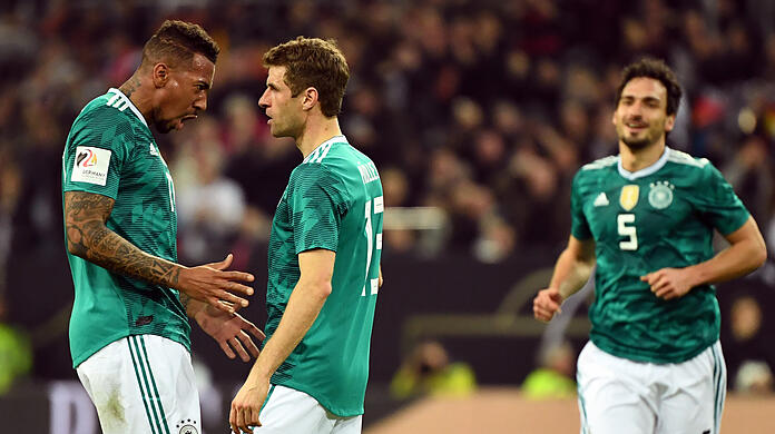 Spielten einst gemeinsam in der deutschen Nationalmannschaft. Jérôme Boateng (l.), Thomas Müller (m.) und Mats Hummels.