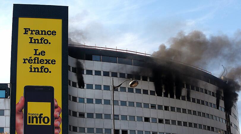 Explosionen bei Radio France in Paris: Im Hauptquartier des Senders ist es zu einem großen Feuer gekommen. Die Bilder vom Großeinsatz der Feuerwehr.