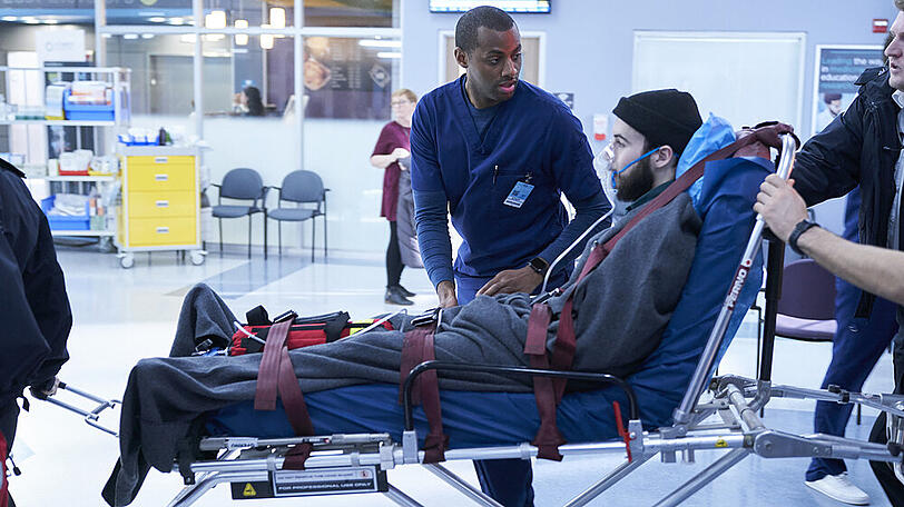 Auf die Neuankömmlinge wartet der harte Krankenhaus-Alltag.