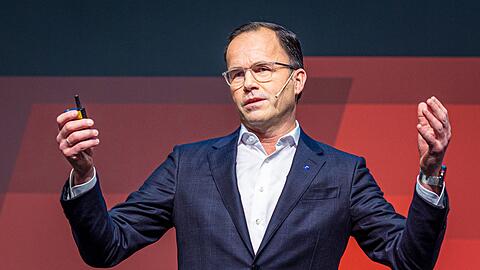 Der Messechef Jochen Köckler spricht über die Schlüsselrolle der Industrie, wenn es darum geht, den Ausstoß klimaschädlicher Treibhausgase zu senken und Produkte zu entwickeln, die wenig Energie verbrauchen.