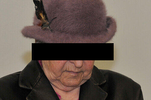Die Angeklagte Eleonore L. (80) wollte ihrem Mann in den Tod folgen. Jetzt muss sie mit der Last, die sie sich von ihm aufbürden ließ, leben.