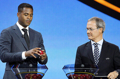 Patrick Kluivert bei der Auslosung der Europa Liga.