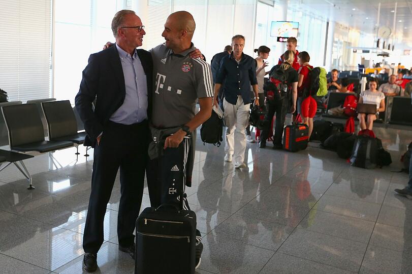 Kurz vor dem Start am Flughafen München: Pep Guardiola und Karl-Heinz Rummenigge.