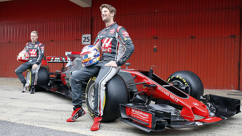 Nicht allzu auffällig wirkt das Auto des noch jungen Haas-Teams. Der VF17 bietet mit seinem in Dunkelgrau und Rot gehaltenen Chassis mit weit nach hinten gezogener Heckflosse nichts Spektakuläres.