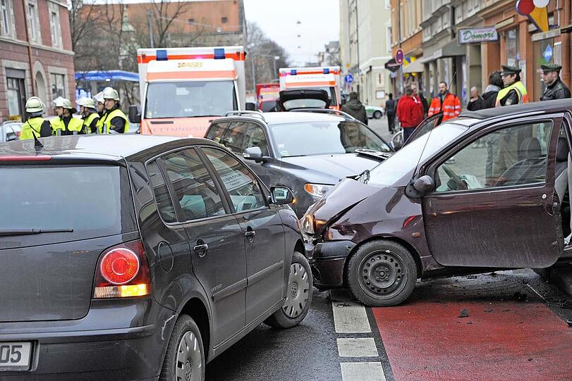 In der Kapuzinerstraße nähe Baldeplatz hat es am Samstag gekracht. Verletzt wurde glücklicherweise niemand.