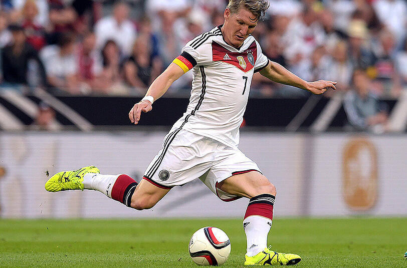 Werden Bastian Schweinsteiger und Mats Hummels fit? Joachim Löw sagt ja. Die Mediziner offenbar auch. Ingo Froböse, Universitätsprofessor für Prävention und Rehabilitation im Sport an der Deutschen Sporthochschule in Köln, sagt: Eher nicht. Im "ARD-Morgenmagazin" sagte er, die Chance, dass Schweinsteiger während der EM richtig fit werde, sei "nicht richtig groß".