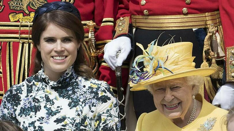 Prinzessin Eugenie und Queen Elizabeth II. beim Gottesdienst am Gründonnerstag 2019 in der St.-George-Kapelle in Windsor.