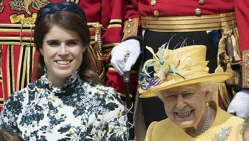 Prinzessin Eugenie und Queen Elizabeth II. beim Gottesdienst am Gründonnerstag 2019 in der St.-George-Kapelle in Windsor. Prinzessin Eugenie und Queen Elizabeth II. beim Gottesdienst am Gründonnerstag 2019 in der St.-George-Kapelle in Windsor.