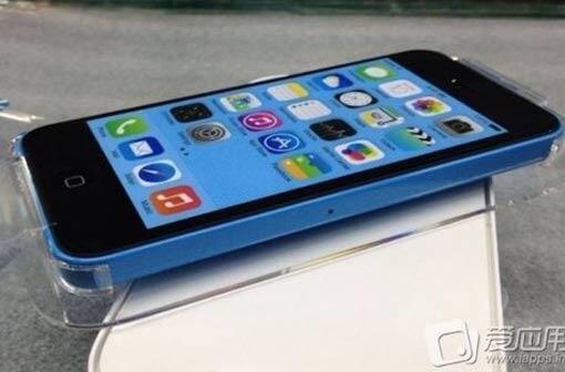 Sieht so das neue Billigsmartphone von Apple, das iPhone 5C aus? Das ist eins der Bilder, das auf einer chinesischen Internetseite kursiert.
