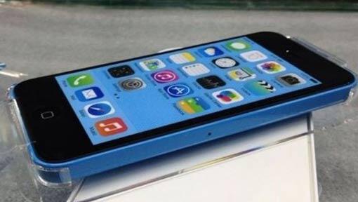 Sieht so das neue Billigsmartphone von Apple, das iPhone 5C aus? Das ist eins der Bilder, das auf einer chinesischen Internetseite kursiert. Sieht so das neue Billigsmartphone von Apple, das iPhone 5C aus? Das ist eins der Bilder, das auf einer chinesischen Internetseite kursiert.
