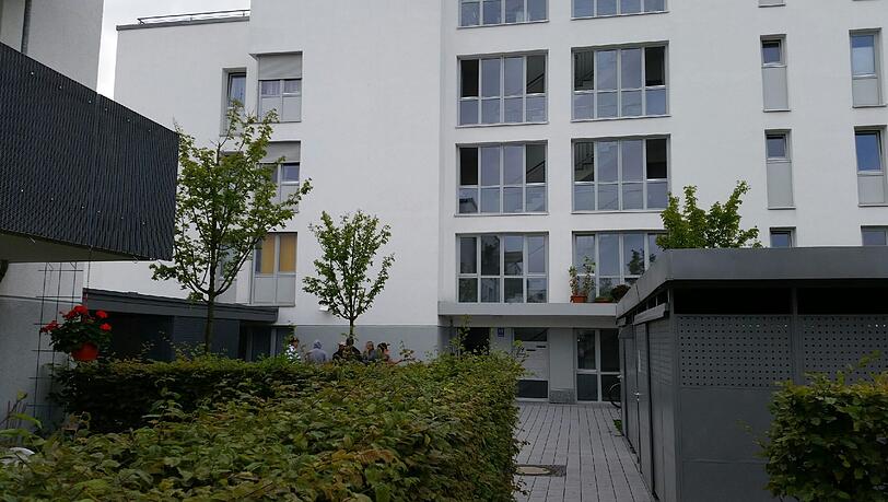 Das Mietshaus in der Messestadt Riem. Hier wurde der schreckliche Mord begannen. Die Kinder der 47-Jährigen sind verschwunden. Das Mietshaus in der Messestadt Riem. Hier wurde der schreckliche Mord begannen. Die Kinder der 47-Jährigen sind verschwunden.