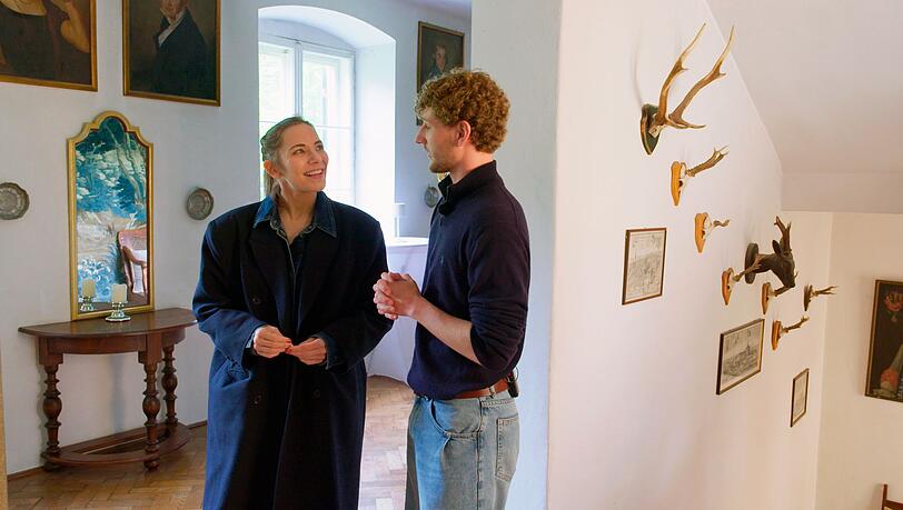 Reporterin Carolin von der Groeben besucht Caspar Freiherr von Gumppenberg in seinem Schloss. Reporterin Carolin von der Groeben besucht Caspar Freiherr von Gumppenberg in seinem Schloss.